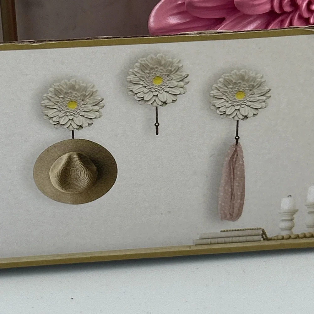 Pink Floral Daisy Wall Hooks Pink Set Of 3 Gold Hooks 7x4